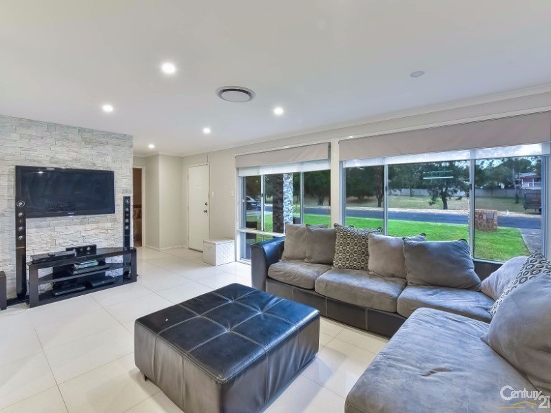 11 Rutherglen Drive, St Andrews NSW 2566