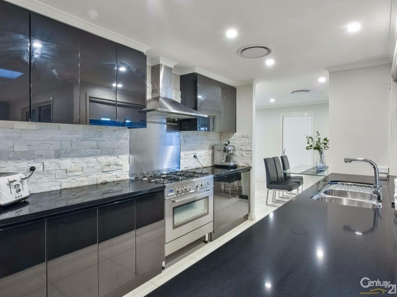 11 Rutherglen Drive, St Andrews NSW 2566