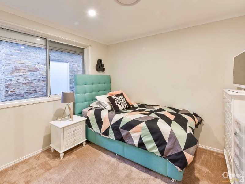 11 Rutherglen Drive, St Andrews NSW 2566