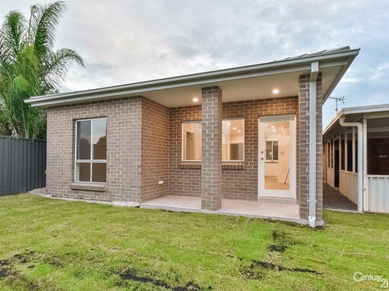 11 Rutherglen Drive, St Andrews NSW 2566