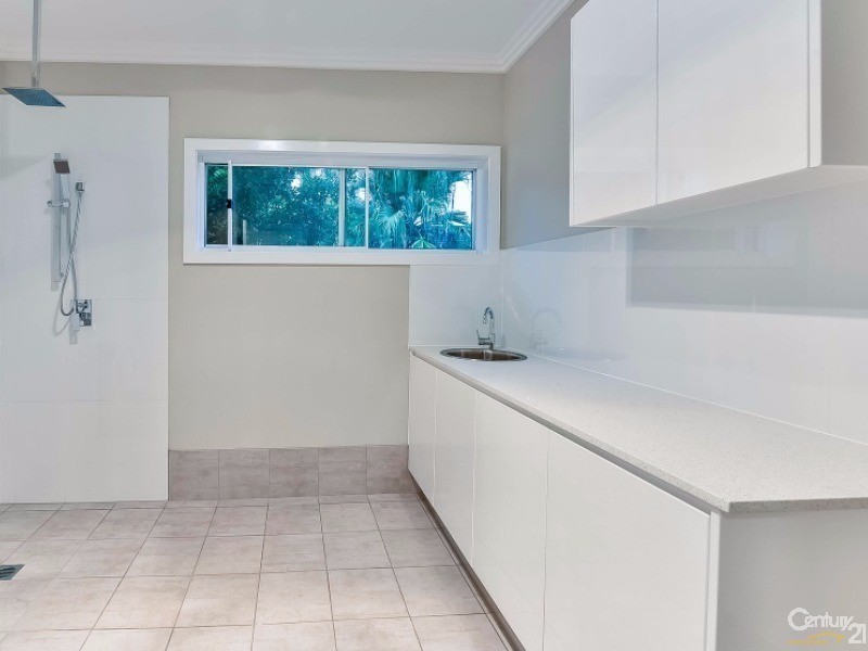 11 Rutherglen Drive, St Andrews NSW 2566