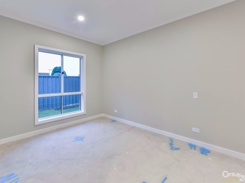 11 Rutherglen Drive, St Andrews NSW 2566