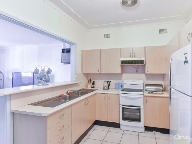 8 Kendall Street, Campbelltown NSW 2560