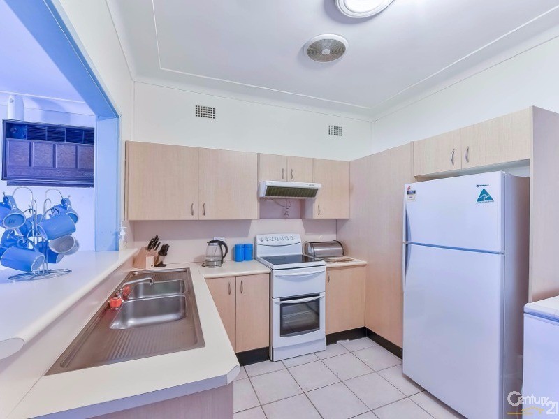8 Kendall Street, Campbelltown NSW 2560