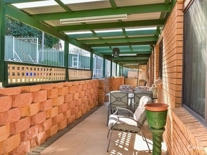 15 Copperfield Drive, Ambarvale NSW 2560