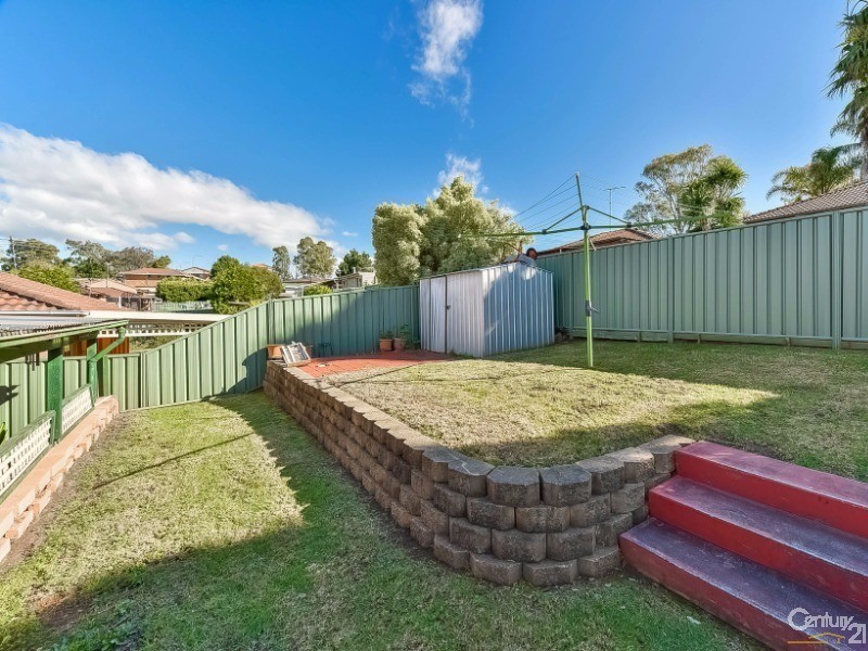15 Copperfield Drive, Ambarvale NSW 2560