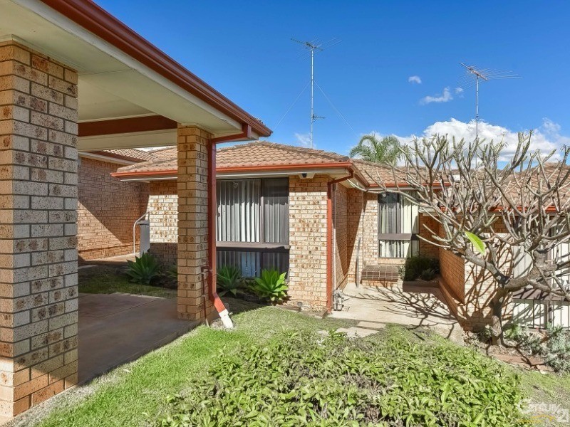 2/42 Leicester Street, Leumeah NSW 2560