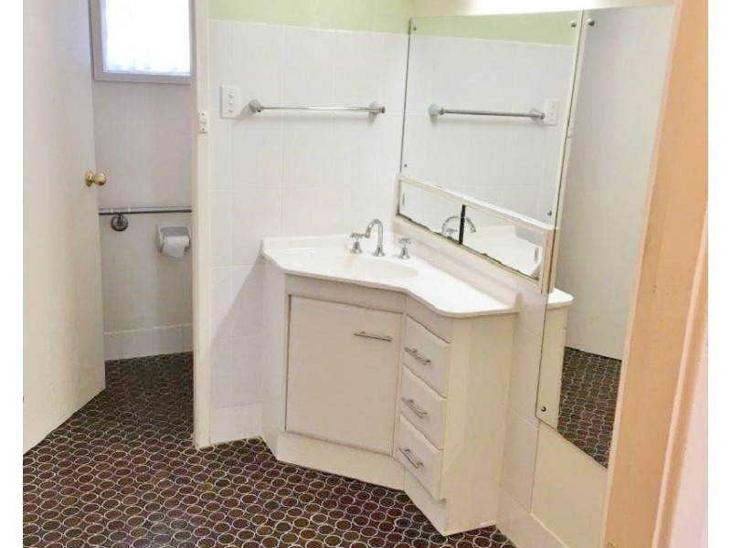 128 Wyangala Crescent, Leumeah NSW 2560