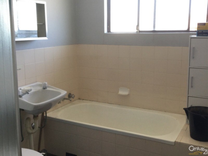 5/9-13 Surrey Street, Minto NSW 2566