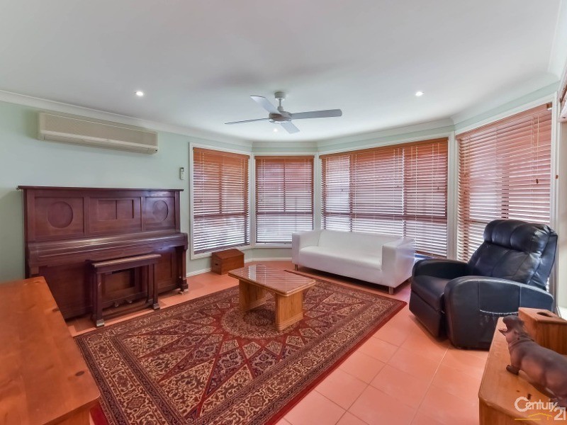 4 Drava Place, Kearns NSW 2558