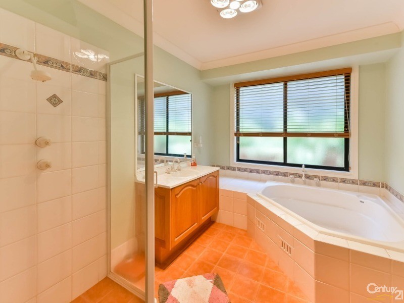 4 Drava Place, Kearns NSW 2558
