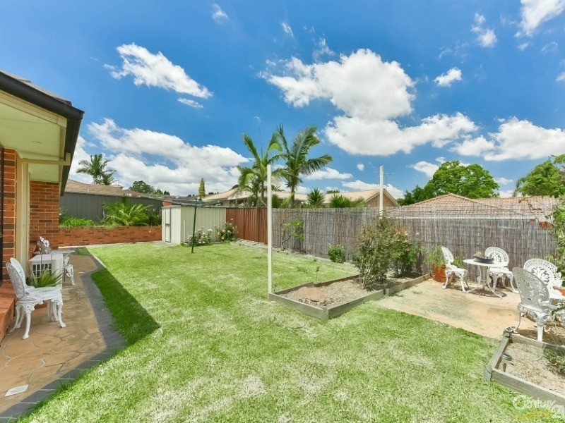 4 Drava Place, Kearns NSW 2558