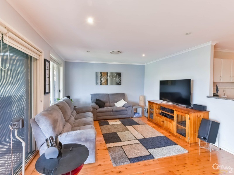 9 Cedar Avenue, Bradbury NSW 2560