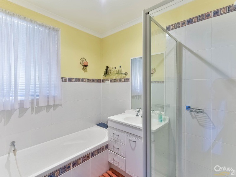 9 Cedar Avenue, Bradbury NSW 2560