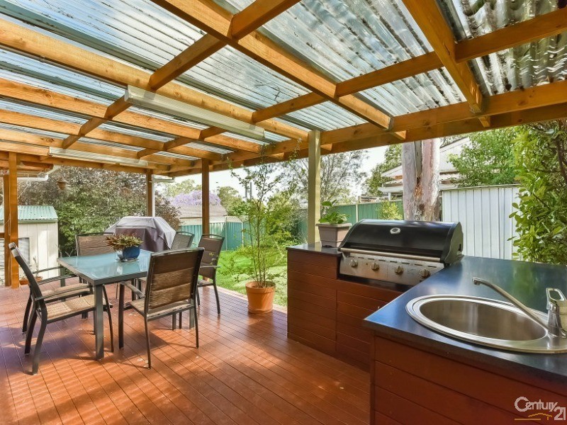 9 Cedar Avenue, Bradbury NSW 2560