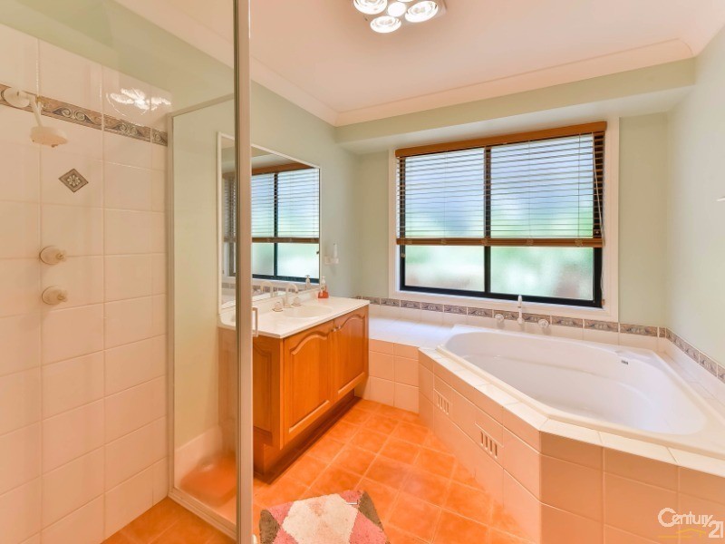 4 Drava Place, Kearns NSW 2558