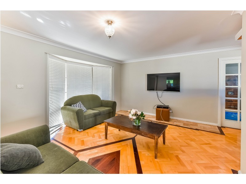15 Ettalong Place, Woodbine NSW 2560