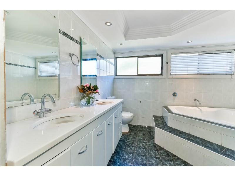 15 Ettalong Place, Woodbine NSW 2560