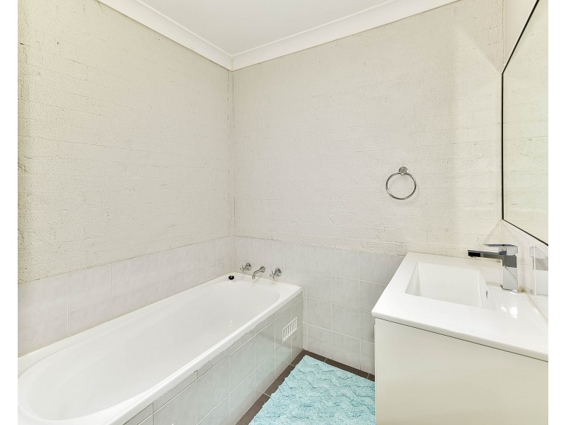 37B Frontignan Street, Eschol Park NSW 2558