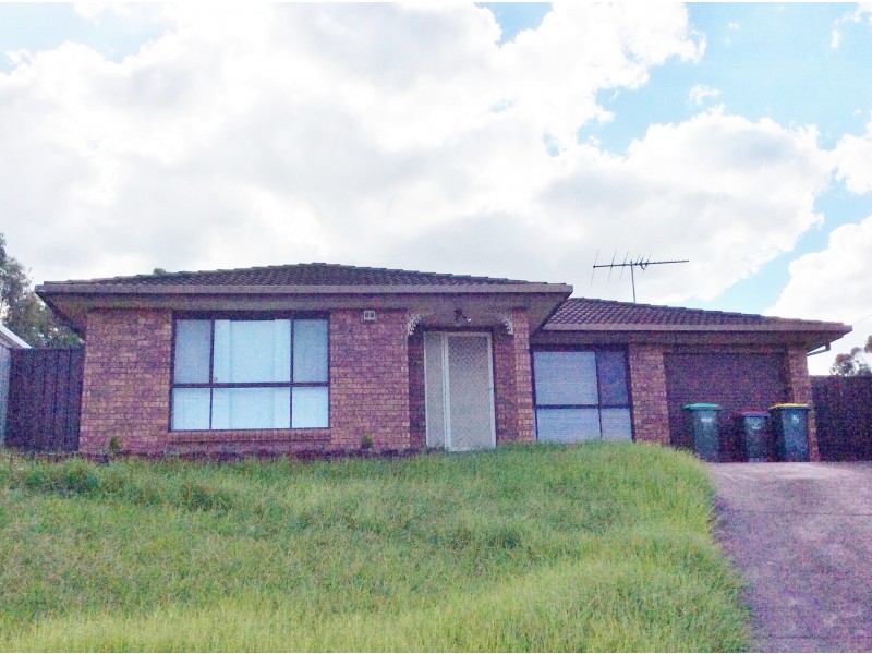 16 Balthasar Close, Rosemeadow NSW 2560