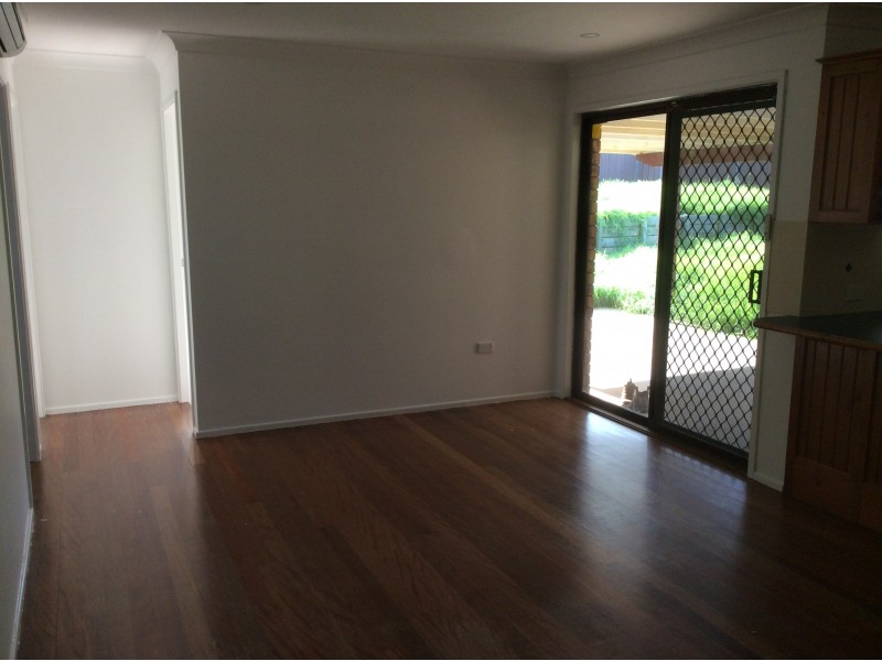 16 Balthasar Close, Rosemeadow NSW 2560