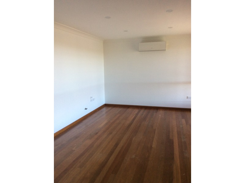 16 Balthasar Close, Rosemeadow NSW 2560