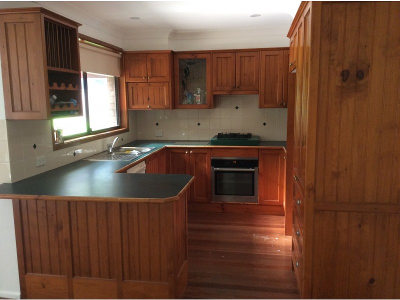 16 Balthasar Close, Rosemeadow NSW 2560