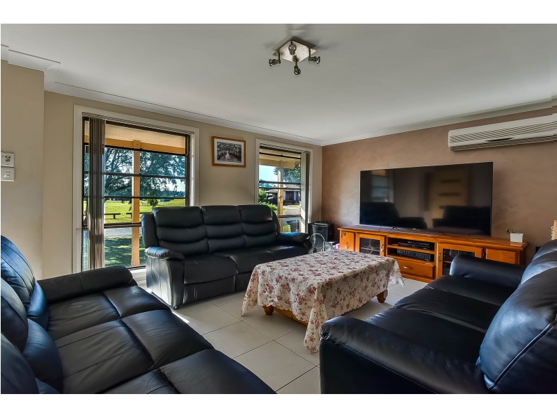 33 Long Reef Crescent, Woodbine NSW 2560