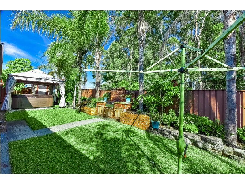 27 Wyangala Crescent, Leumeah NSW 2560