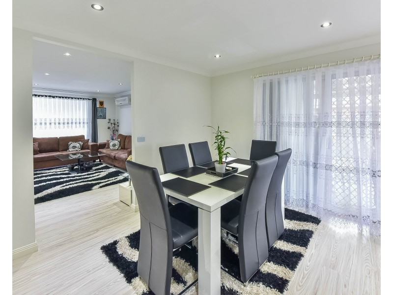 121 Parkholme Circuit, Englorie Park NSW 2560