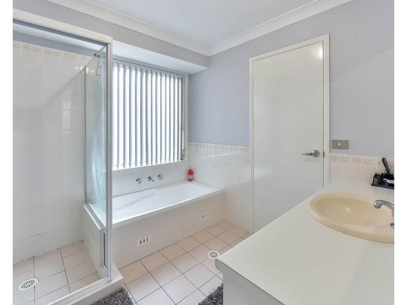121 Parkholme Circuit, Englorie Park NSW 2560