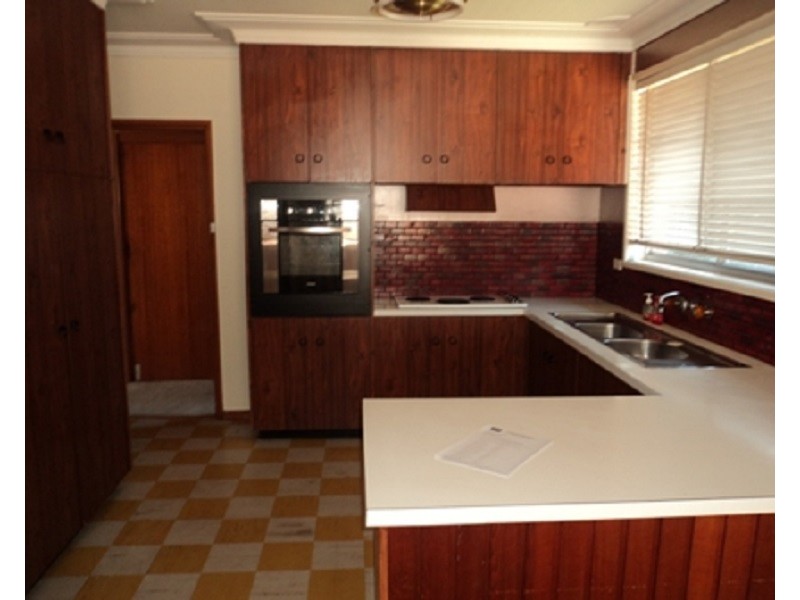 10 Wyangala Crescent, Campbelltown NSW 2560