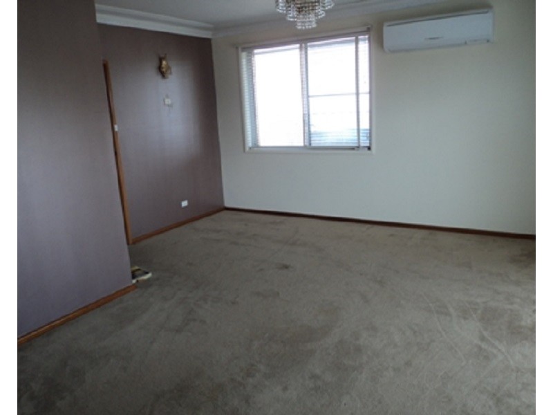 10 Wyangala Crescent, Campbelltown NSW 2560