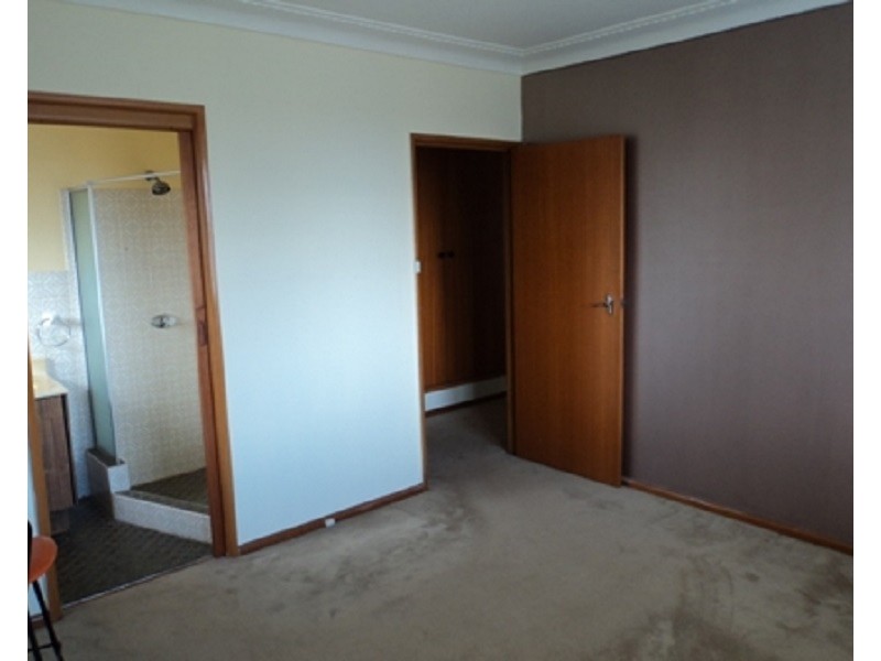 10 Wyangala Crescent, Campbelltown NSW 2560