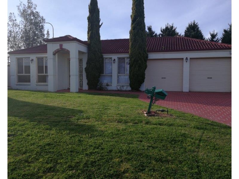 1 McLaughlin Circuit, Bradbury NSW 2560