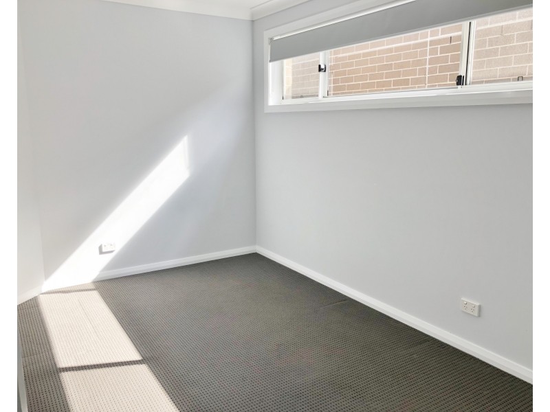 44 Bird Walton Avenue, Middleton Grange NSW 2171