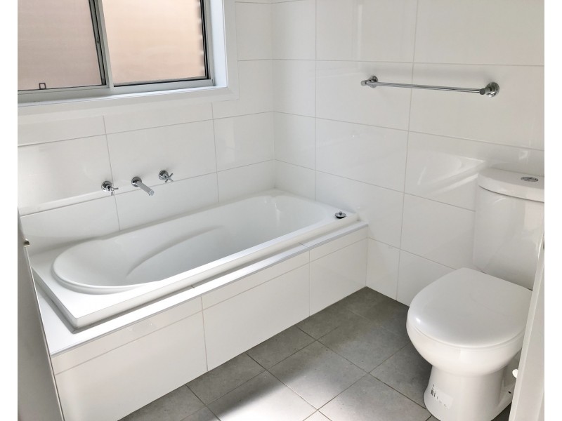 44 Bird Walton Avenue, Middleton Grange NSW 2171