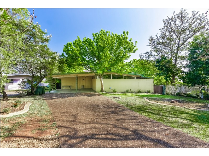 1 Eaglemont Crescent, Campbelltown NSW 2560