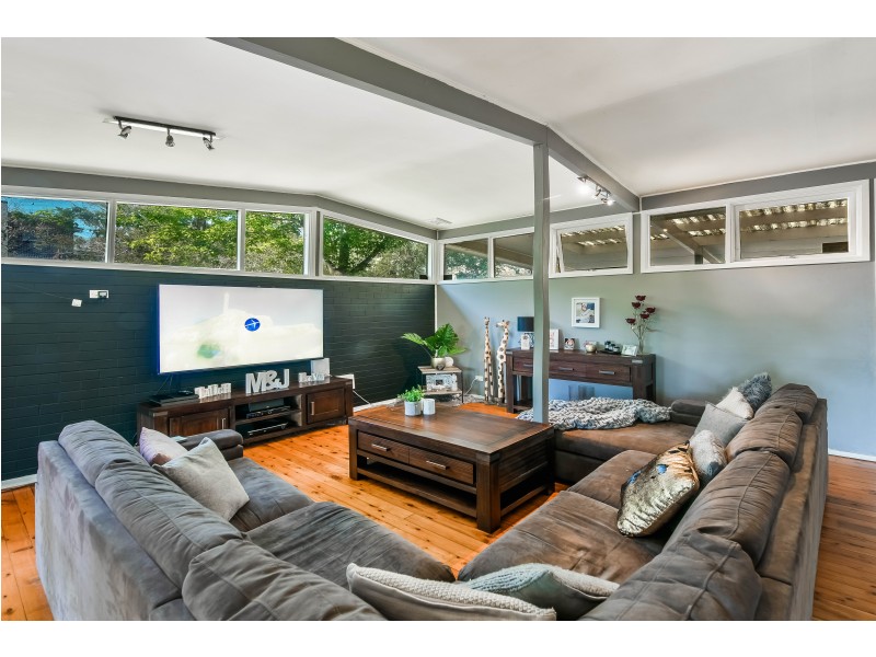 1 Eaglemont Crescent, Campbelltown NSW 2560