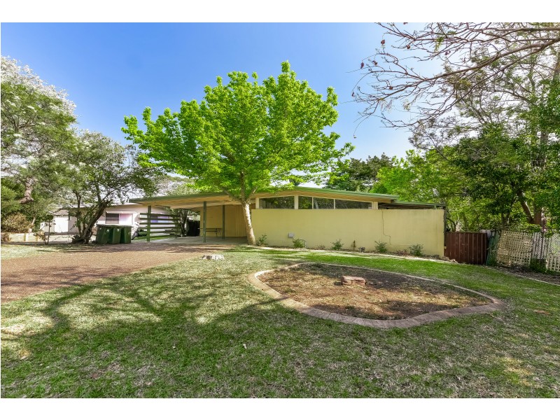 1 Eaglemont Crescent, Campbelltown NSW 2560