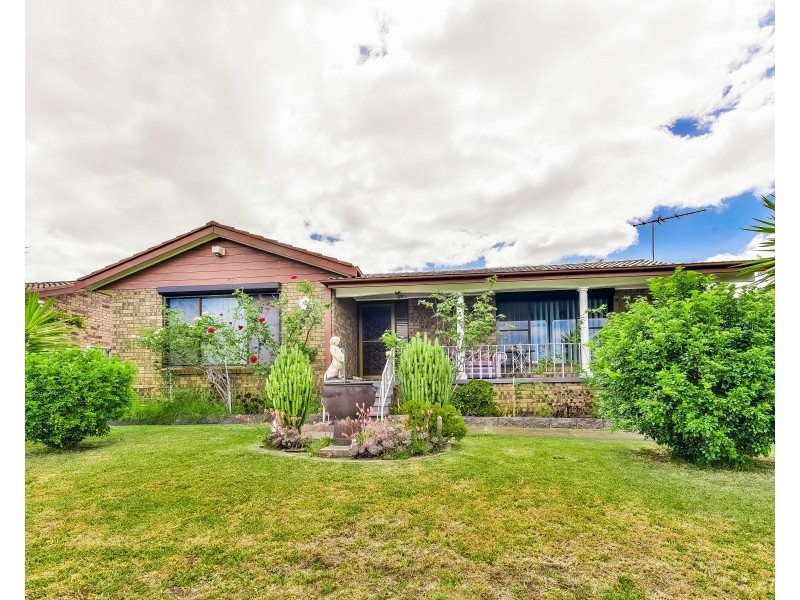 52 Akuna Avenue, Bradbury NSW 2560