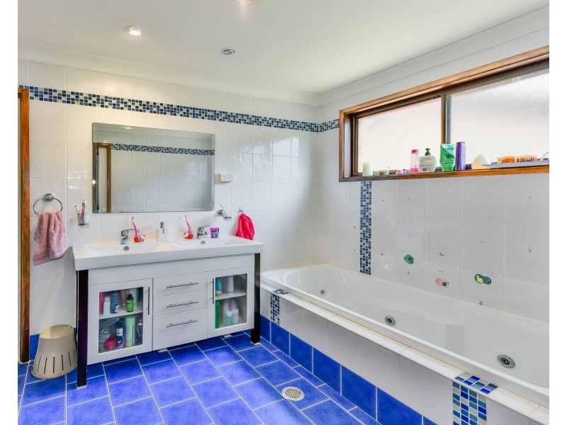 52 Akuna Avenue, Bradbury NSW 2560