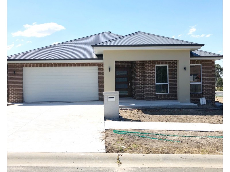 4 Folkes Street, Elderslie NSW 2570