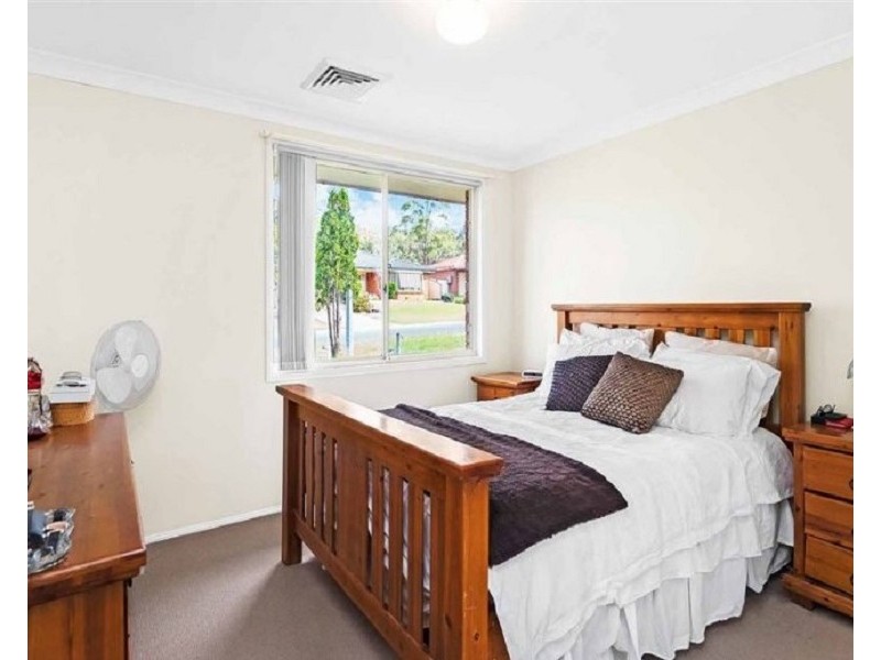 38 Carbasse Crescent, St Helens Park NSW 2560