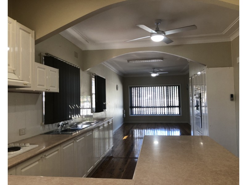1 Stewart Street, Campbelltown NSW 2560
