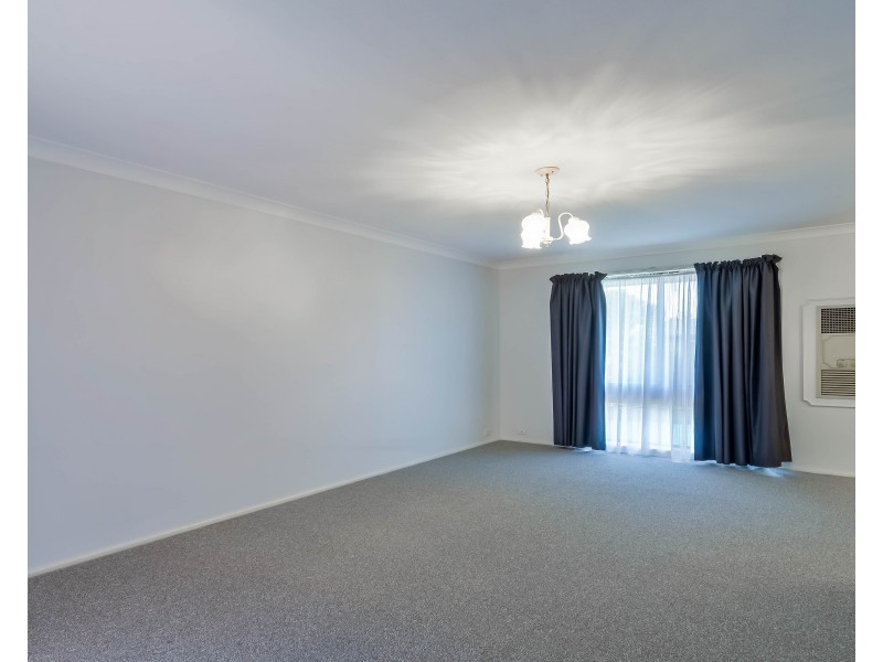 8 Hazel Place, Ingleburn NSW 2565