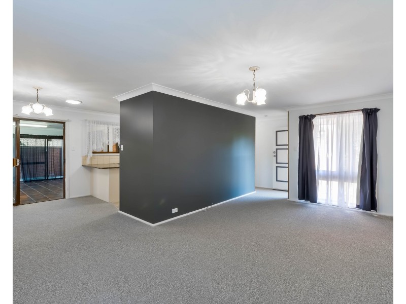8 Hazel Place, Ingleburn NSW 2565