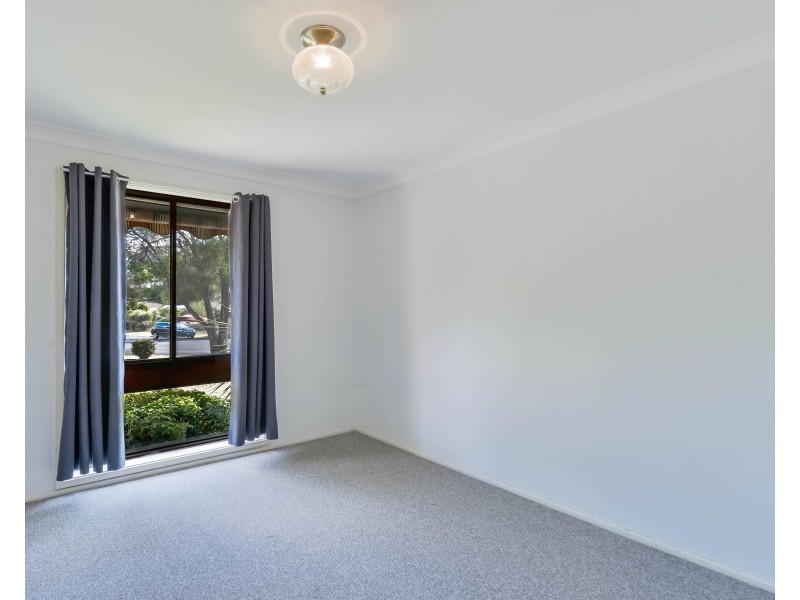 8 Hazel Place, Ingleburn NSW 2565