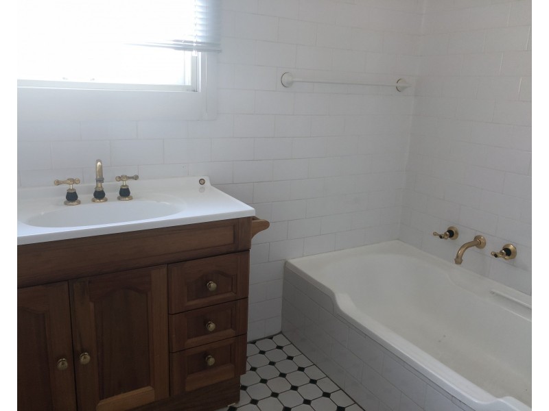 40 Fern Avenue, Bradbury NSW 2560