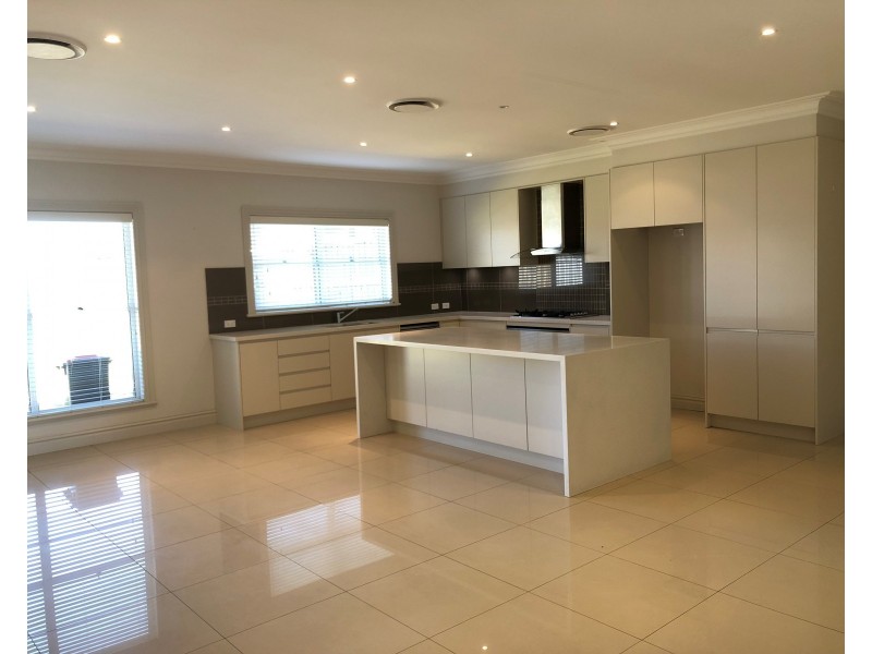 37 Young Circuit, Elderslie NSW 2570